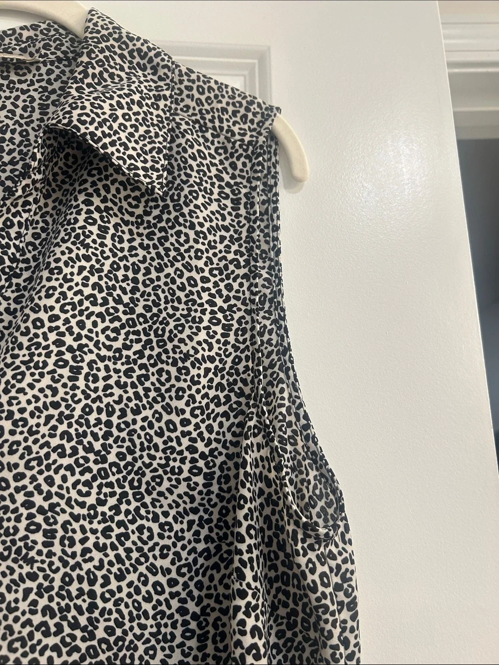 Michael Kors Black & White Leopard Sleeveless V-Neck Collared Blouse